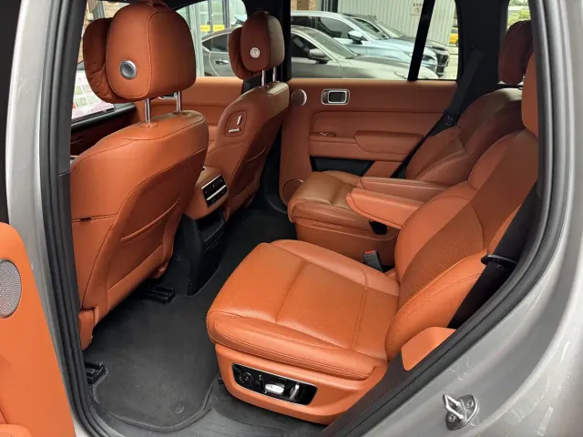 Li Auto L8 — Фото автомобиля 9