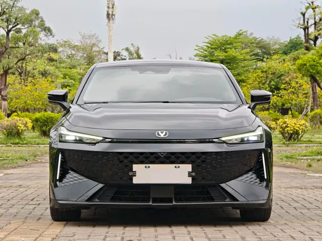 Changan UNI-V — Фото автомобиля 2
