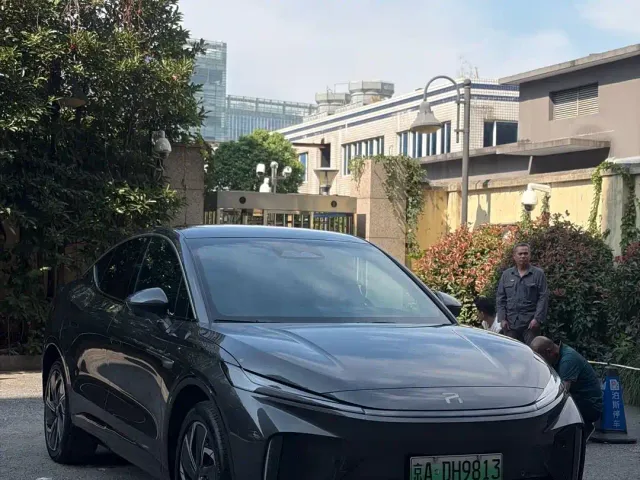 Roewe Feifan R7 — Фото автомобиля 3