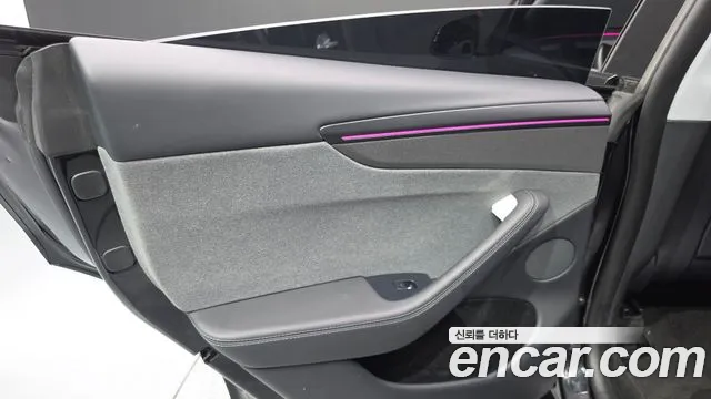 Tesla Model Y — Фото автомобиля 14