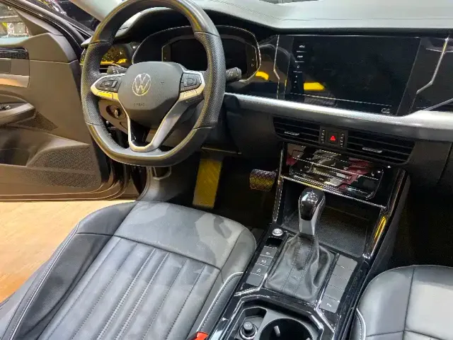 Volkswagen Passat — Фото автомобиля 12