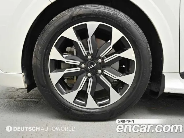 Kia Carnival Generation 4 — Фото автомобиля 5