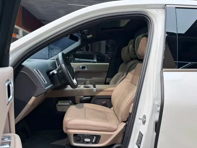 Li Auto L9 — Фото автомобиля 12