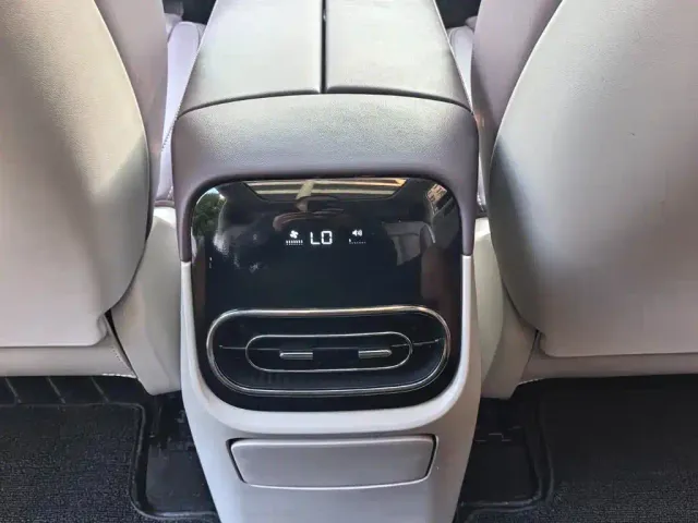 Leapmotor C11 — Фото автомобиля 10