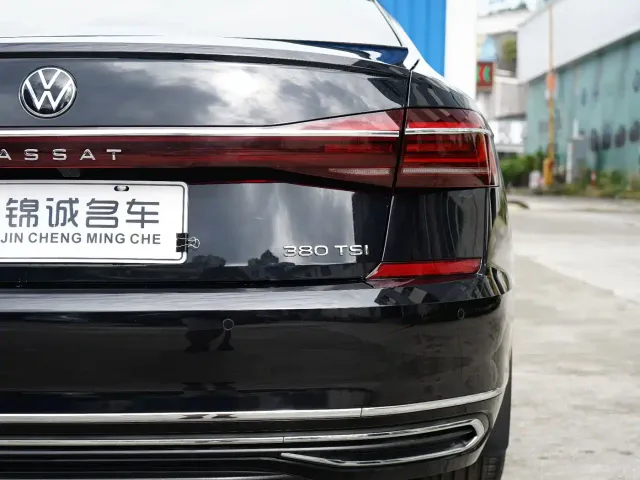 Volkswagen Passat — Фото автомобиля 24