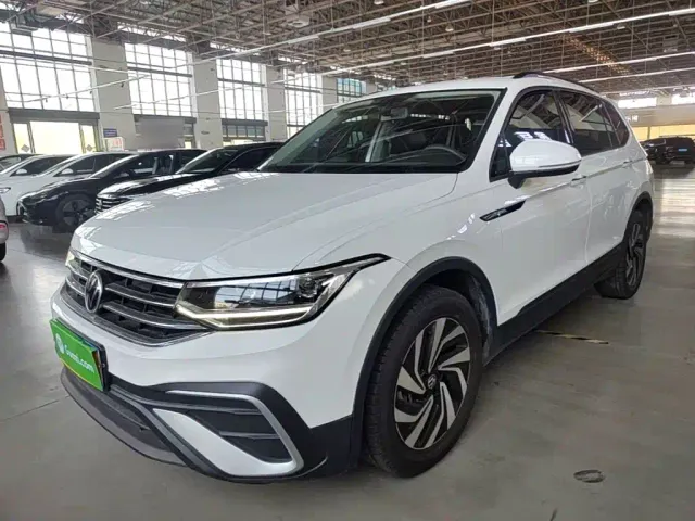 Фотография автомобиля — Volkswagen Tiguan L