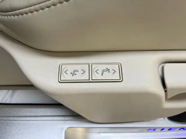 Toyota Sienna — Фото автомобиля 6