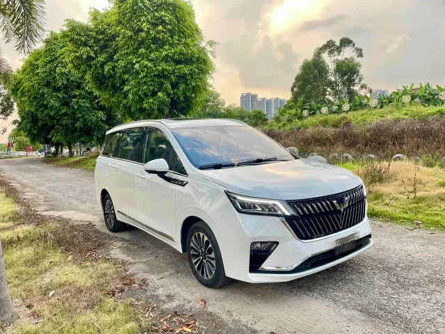 Wuling Jiachen — Фото автомобиля 3