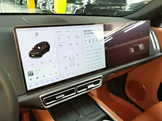 Li Auto L9 — Фото автомобиля 12