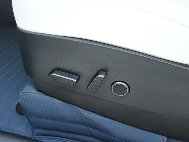 Tesla Model Y — Фото автомобиля 21