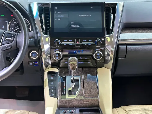 Toyota Alphard — Фото автомобиля 26