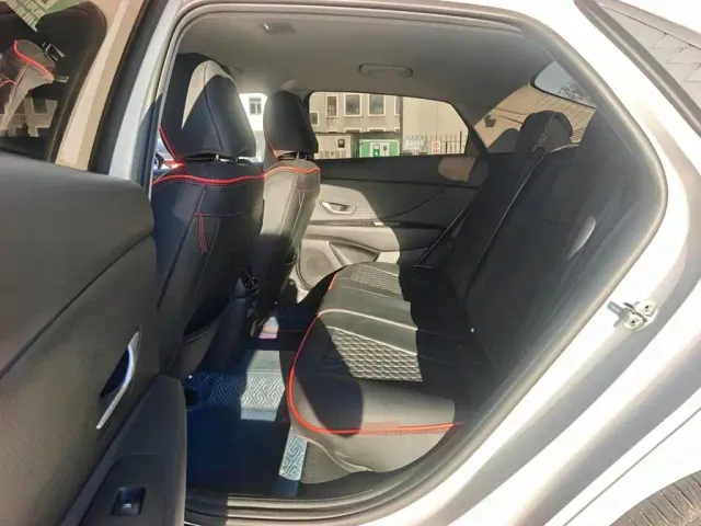 Hyundai Elantra — Фото автомобиля 15
