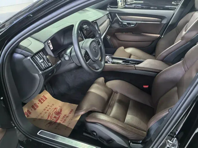 Volvo S90 — Фото автомобиля 5