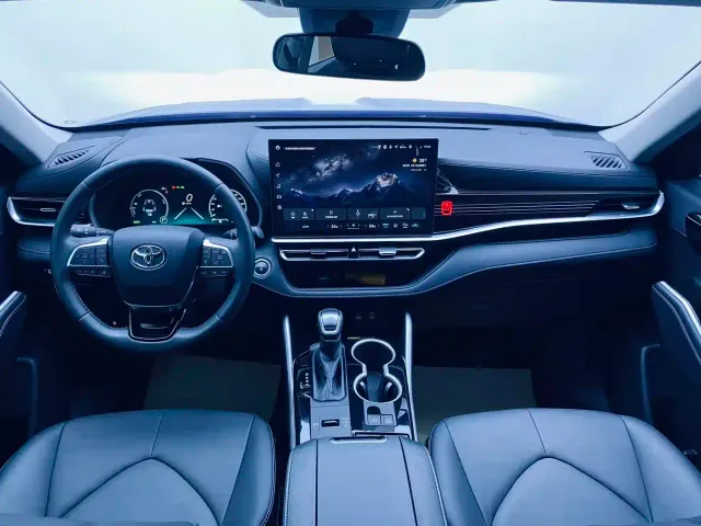 Toyota Highlander — Фото автомобиля 16