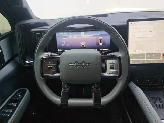 BYD FangChengBao Leopard 5 — Фото автомобиля 15