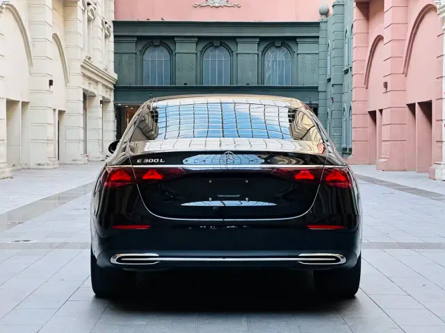 Mercedes-Benz E-Class — Фото автомобиля 5