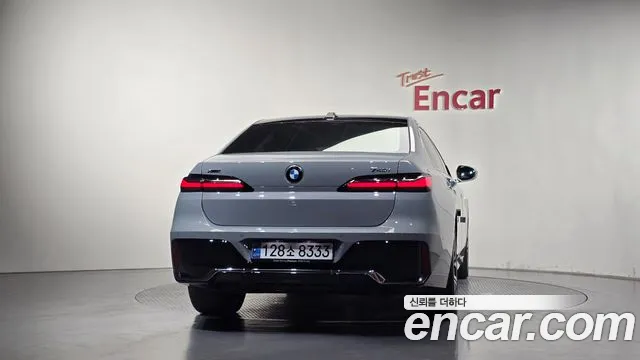 BMW 7-Series 7 серия (G70) 740i xDrive M Sport — Фото автомобиля 4