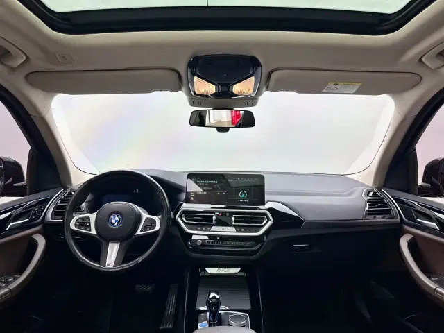 BMW iX3 — Фото автомобиля 6