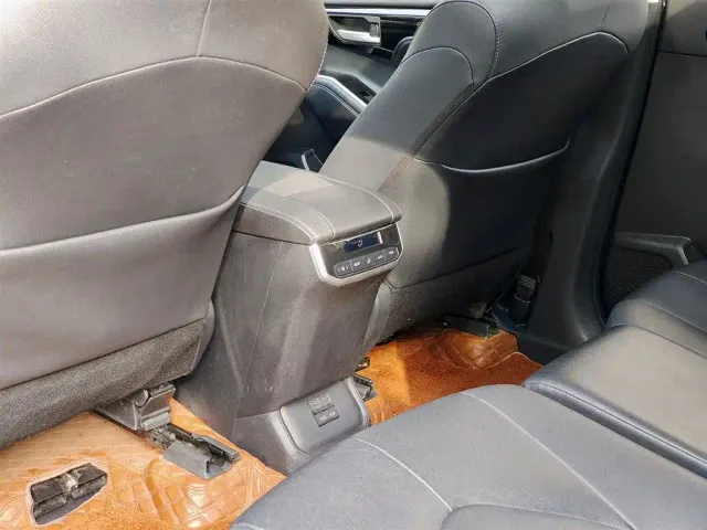 Toyota Highlander — Фото автомобиля 9