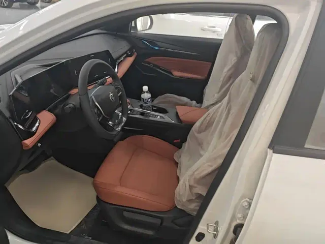 Changan X5 Plus — Фото автомобиля 14
