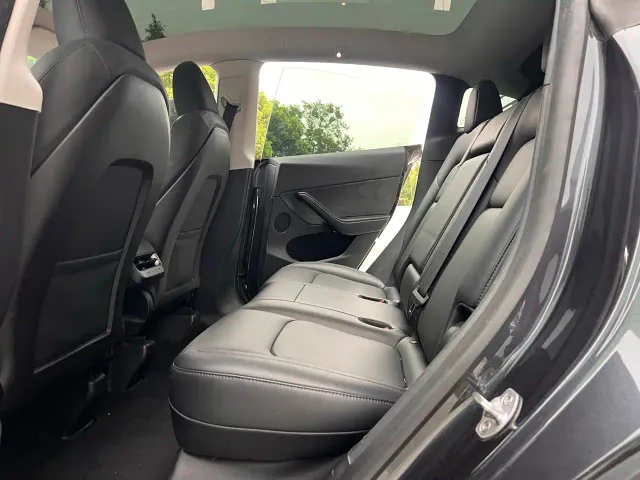 Tesla Model Y — Фото автомобиля 11