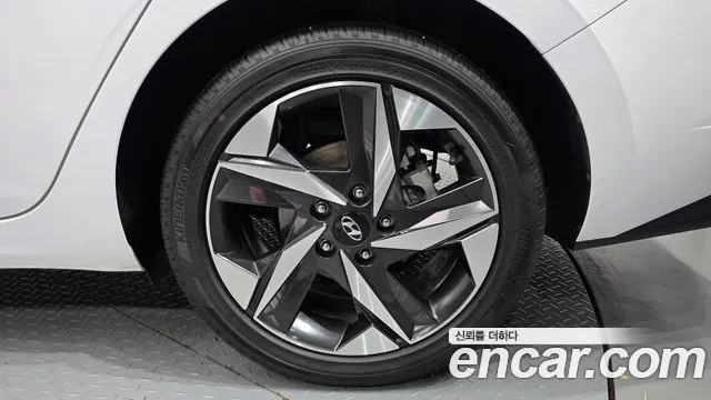 Hyundai AVANTE Avante (CN7) — Фото автомобиля 21