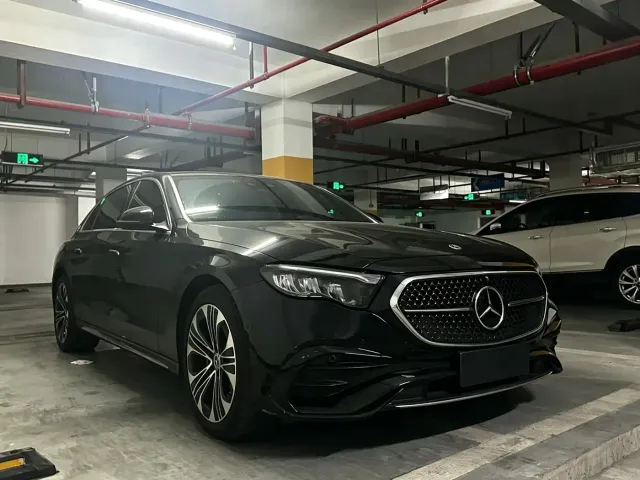 Mercedes-Benz E-Class — Фото автомобиля 3