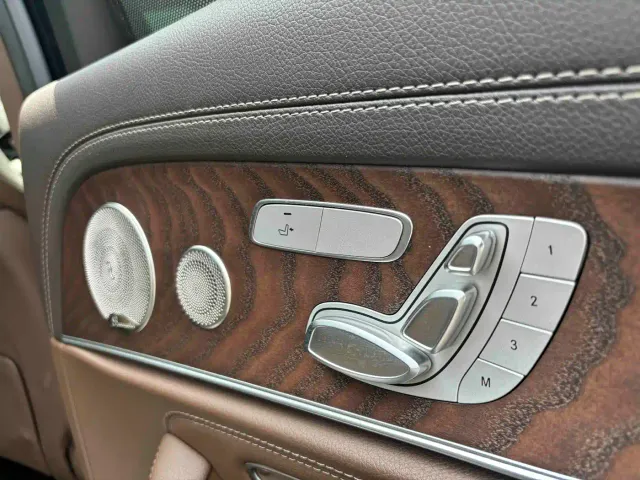 Mercedes-Benz E-Class — Фото автомобиля 14