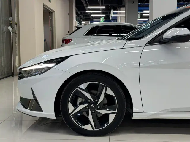 Hyundai Elantra — Фото автомобиля 15