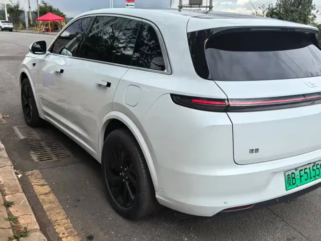 Li Auto L7 — Фото автомобиля 9