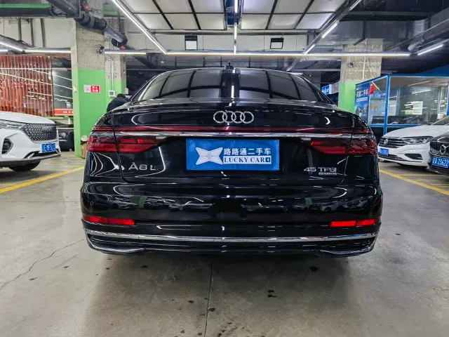 Audi A8 — Фото автомобиля 5