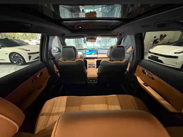 Geely Galaxy Starship 7 EM-i — Фото автомобиля 20