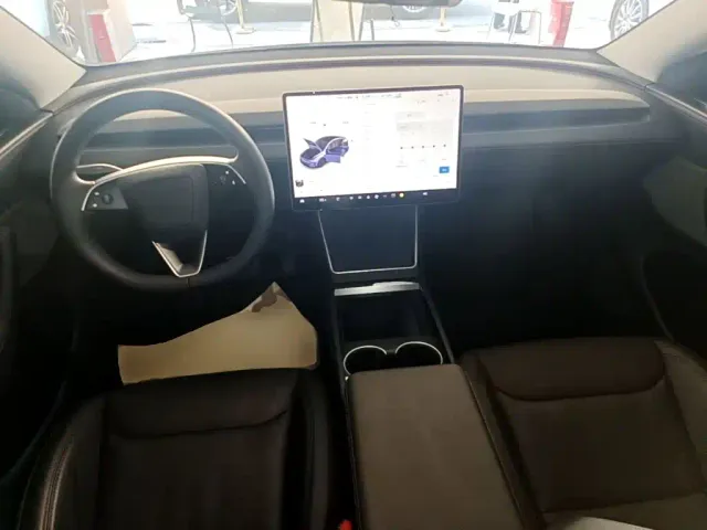 Tesla Model Y — Фото автомобиля 9