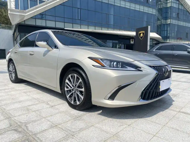 Lexus ES — Фото автомобиля 5
