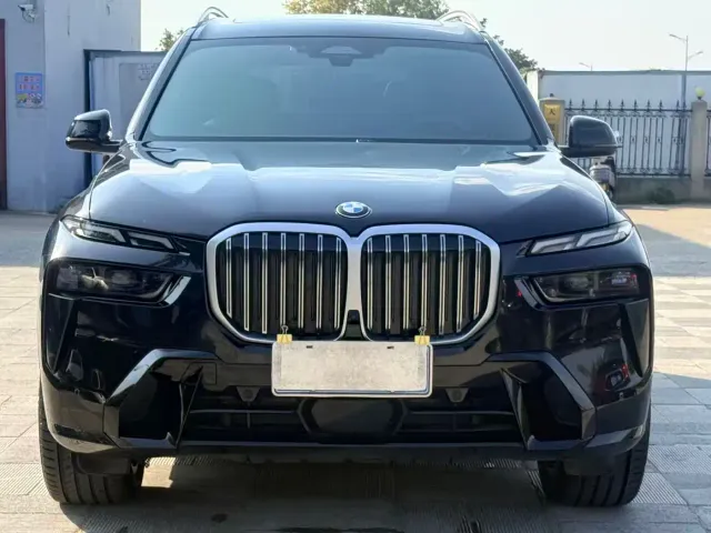 BMW X7 — Фото автомобиля 2