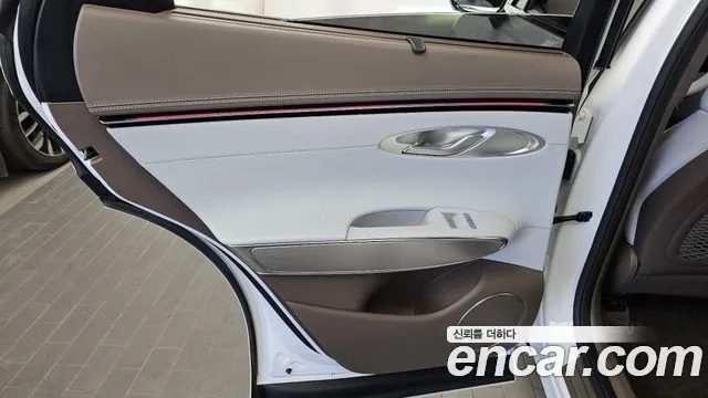 Genesis GV70 — Фото автомобиля 14