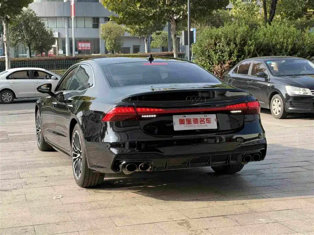 Audi A7L — Фото автомобиля 9