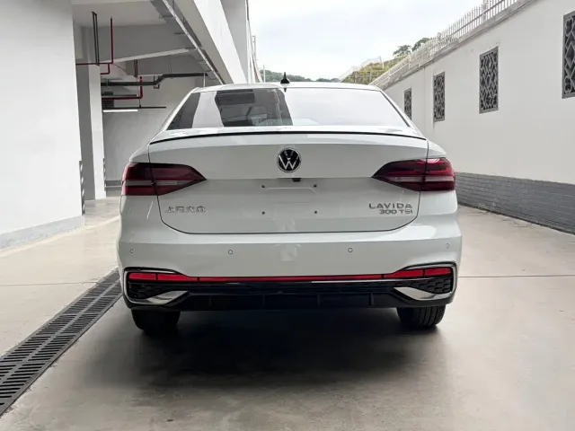 Volkswagen Lavida — Фото автомобиля 4