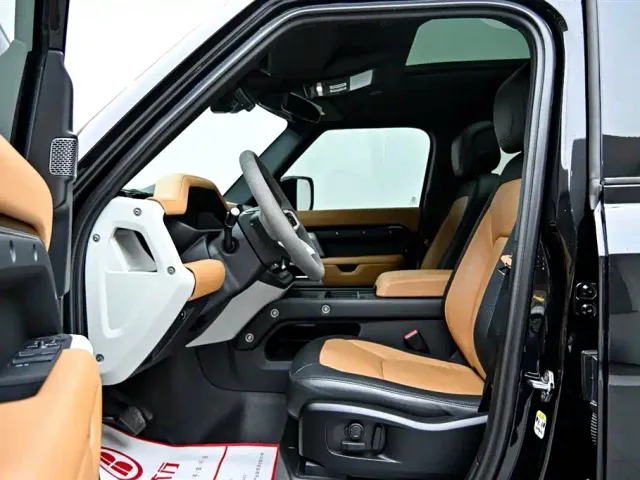 Land Rover Defender — Фото автомобиля 11