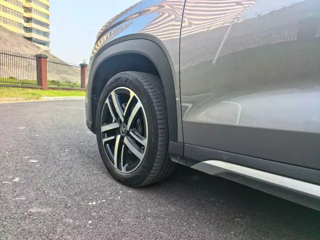 BYD Song L DM-i — Фото автомобиля 30