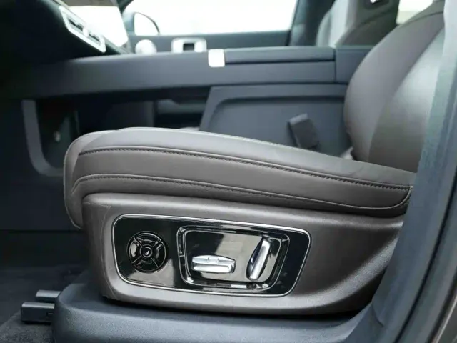 Li Auto L8 — Фото автомобиля 12