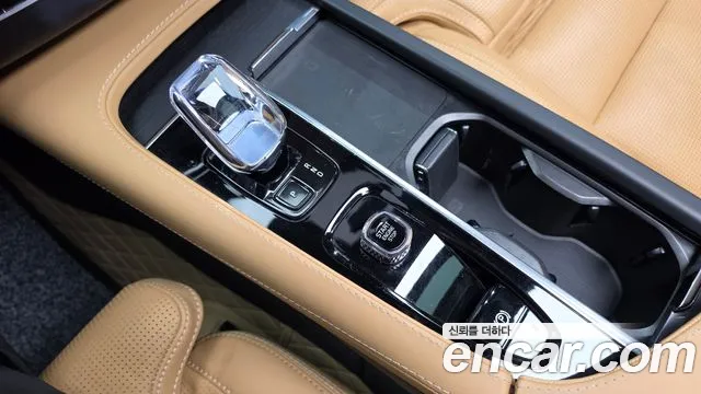 Volvo XC90 — Фото автомобиля 12