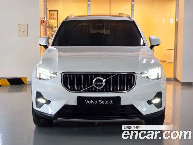 Volvo XC40 — Фото автомобиля 3