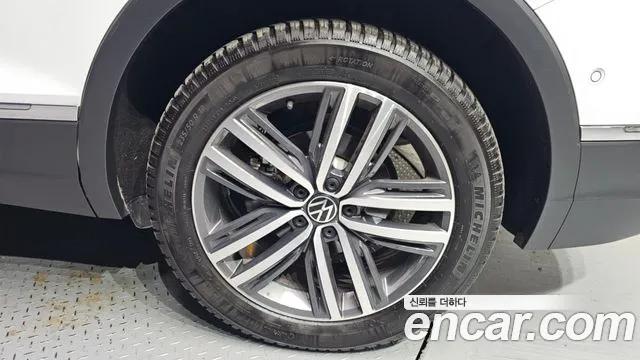 Volkswagen Tiguan — Фото автомобиля 5