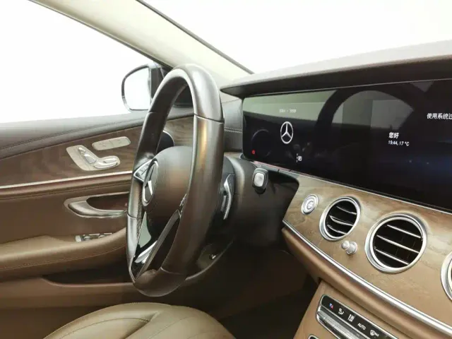 Mercedes-Benz E-Class — Фото автомобиля 22