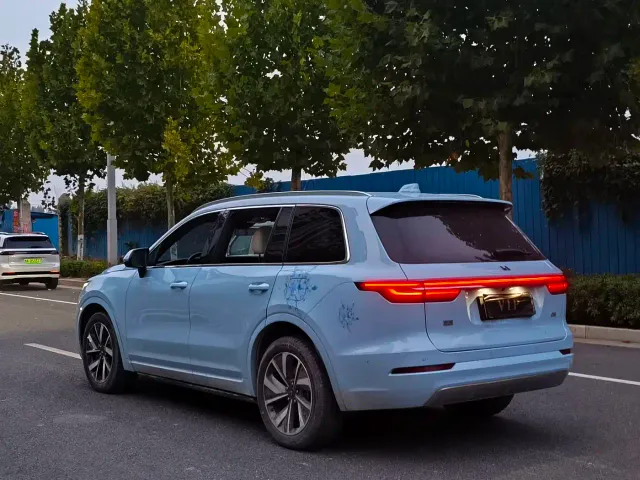 Li Auto ONE — Фото автомобиля 11