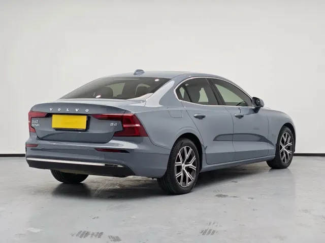 Volvo S60 — Фото автомобиля 5