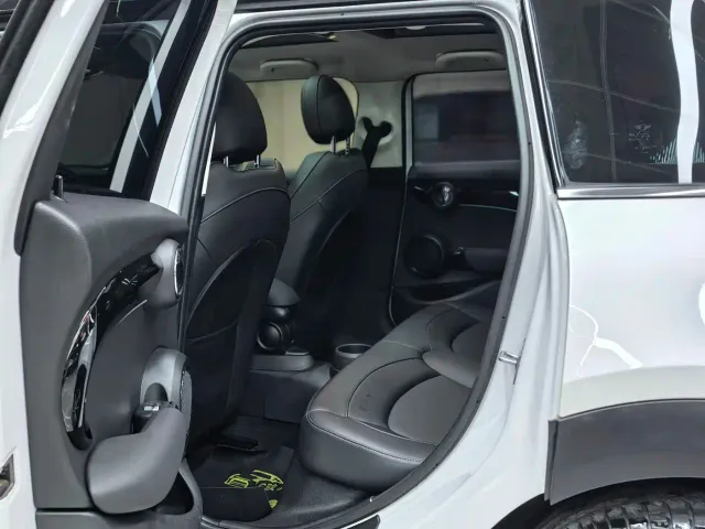 MINI Hatch — Фото автомобиля 11