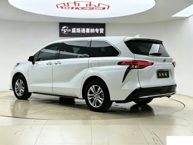 Toyota Sienna — Фото автомобиля 7