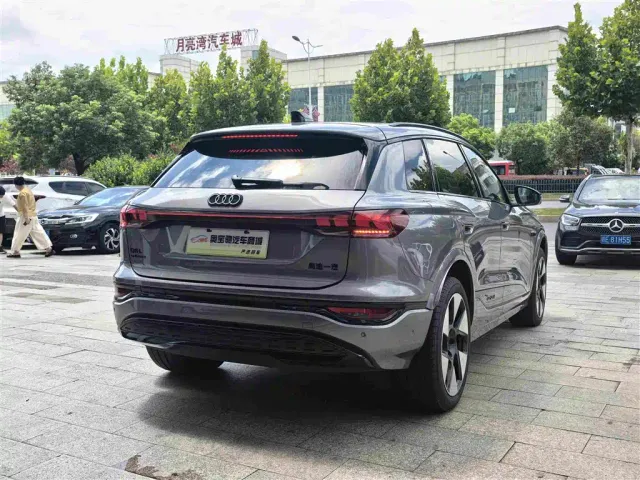 Audi Q6L e-tron — Фото автомобиля 7